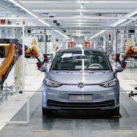 Alemania estaba vendiendo autos eléctricos como pan caliente. Les quitaron los incentivos y ahora ni los concesionarios quieren saber de ellos