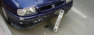 Las multas de la DGT por llevar la matrícula del coche sucia, caída o no reflectante