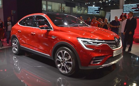 Renault se lanza a vender coches online en Rusia, y el SUV Arkana será su conejillo de indias