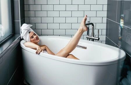 Con esta Rowenta Wet & Dry más barata en PcComponentes que en Amazon, podemos depilarnos fuera y dentro de la ducha