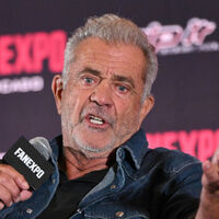 Mel Gibson ha metido la pata hasta el fondo riéndose de quien menos debía. "Tu cabeza da vueltas por todas partes"