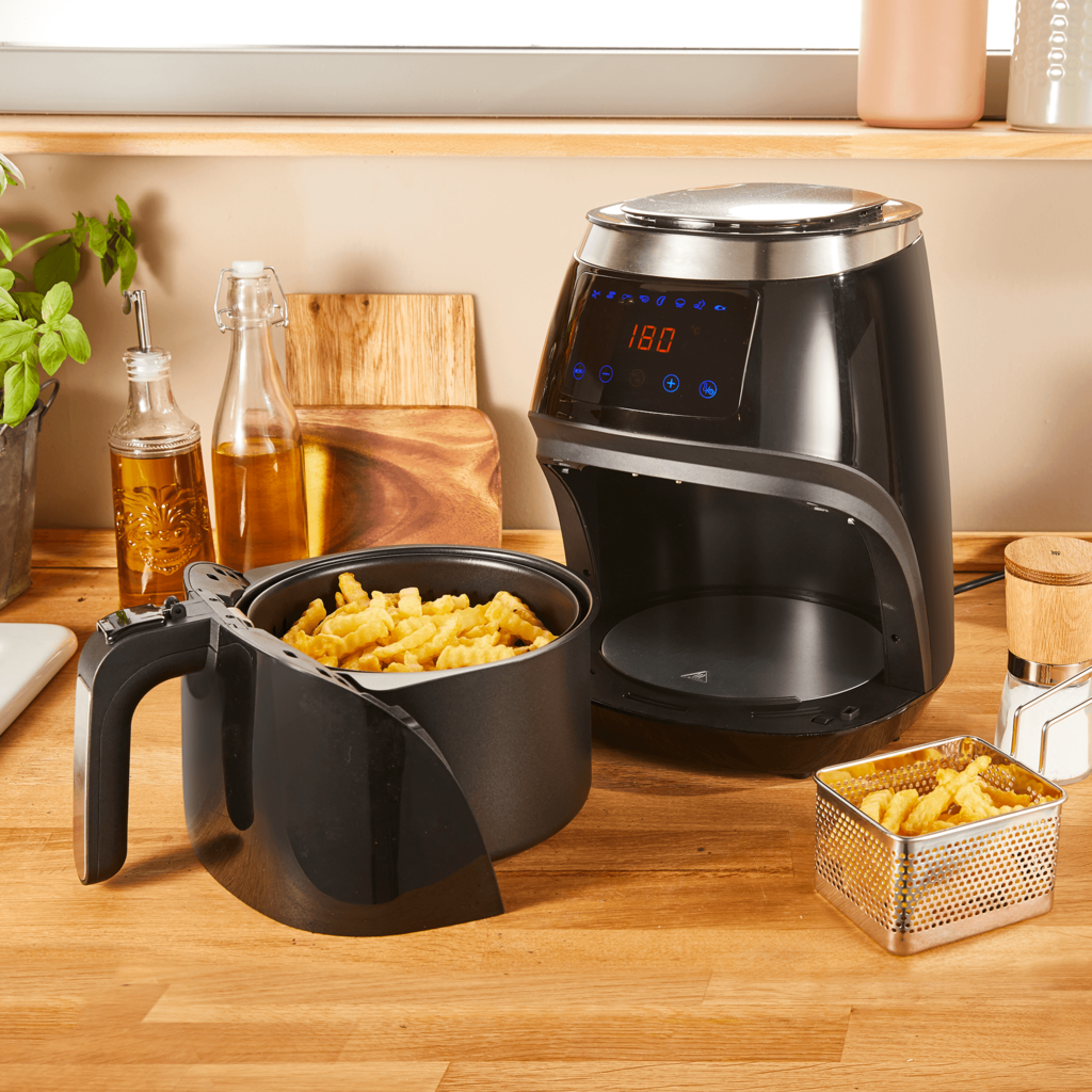 ALDI lanza su freidora de aire caliente sin aceite y económica para minimizar la grasa en los fritos