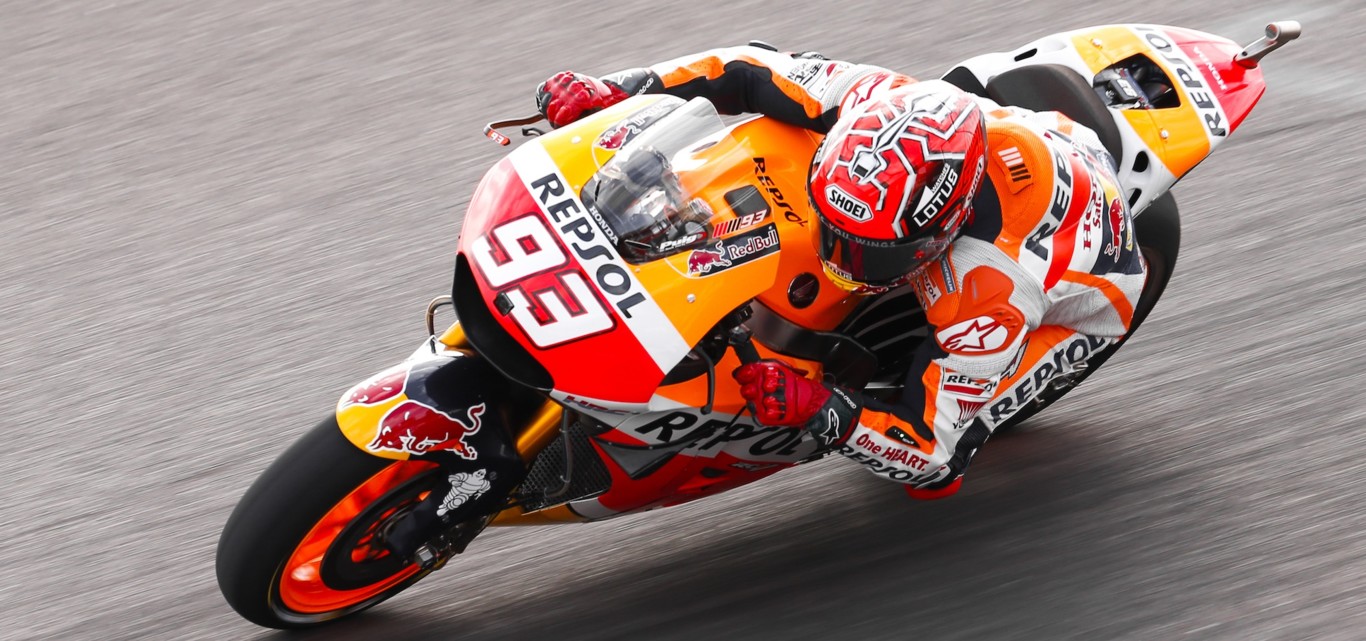 Marc Márquez triunfa en Argentina mientras Iannone destroza las opciones de Ducati