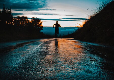 Las mejores 31 ofertas de ropa y zapatillas impermeables para entrenar al aire libre los días de la lluvia