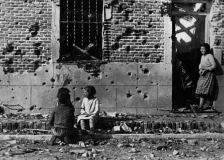 Robert Capa estuvo aquí, Curso online de foto callejera de Magnum Photos y más: Galaxia Xataka Foto