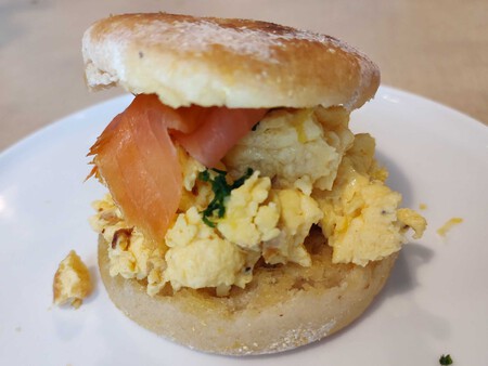 Cómo cocinar con yogur: 3 tips para sacarle provecho en platillos dulces y salados más allá de los bowls de fruta