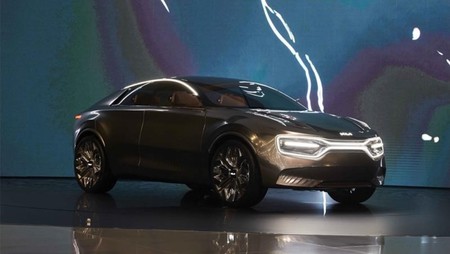 Kia CV podría ser el nombre del nuevo SUV eléctrico de la marca coreana, y ya se está poniendo a prueba
