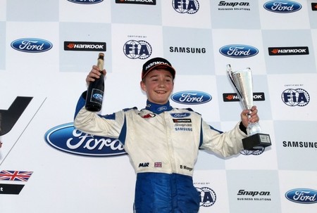 El piloto de F4 Billy Monger pierde las piernas tras un brutal accidente en Donington Park