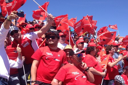 Ducati quiere llenar su tribuna en el GP de Catalunya: más servicios y regalos por los mismos 145 euros