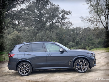 BMW X5 M50d lateral