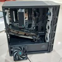 Compró una computadora por más de 1,000 dólares en línea y cuando la recibe descubre que ha llegado en hecha un desastre 