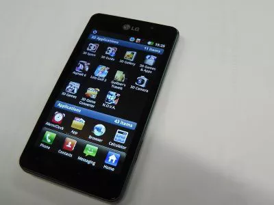 Foto de LG Optimus 3D Max preview (5/6)