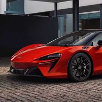 ¡Continua la crisis! Se vuelve a retrasar el lanzamiento del híbrido enchufable McLaren Artura