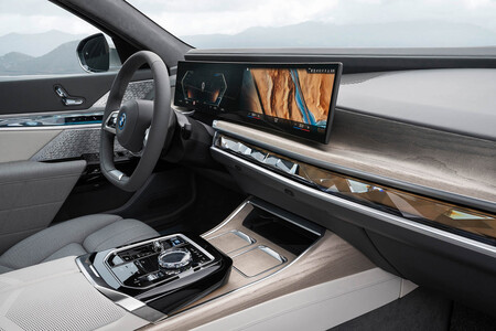 BMW i7 interior