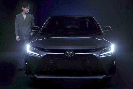 El Toyota Yaris Sedán 2023 revela sus primeras fotos, y lo veremos en México