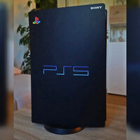 Estos paneles laterales de PS5 la transforman en una PS2, con el logo de colores incluso. Un diseño tan bonito que lo necesito ya