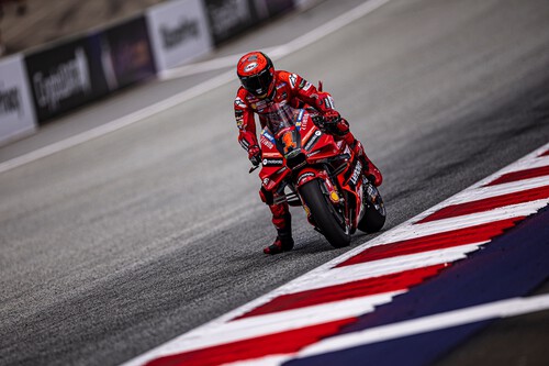 Pecco Bagnaia le birla la pole position a Maverick Viñales en el Red Bull Ring; Jorge Martín se hunde