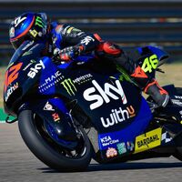 Marco Bezzecchi navega en la lluvia de Misano; naufragio para Raúl Fernández y Remy Gardner