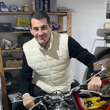 La colección de motos de Iker Casillas no es la más grande, pero tiene un Vespino muy especial y ha sumado una clásica recién adquirida 