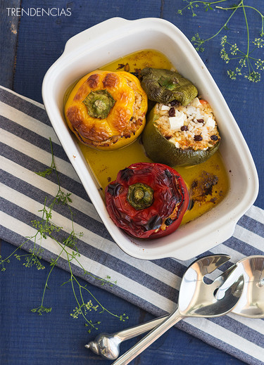 Receta de pimientos rellenos al estilo griego. El verano llega a tu mesa