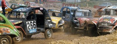 Gasolina, barro y coches míticos como el Citroën 2CV compitiendo cuerpo a cuerpo: 'Pop Cross', la carrera más loca que nació como una campaña de publicidad 