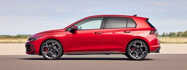 Rectificar es de sabios: el nuevo Volkswagen Golf es 5.000 euros más barato, dice adiós a los tres cilindros y recupera los botones