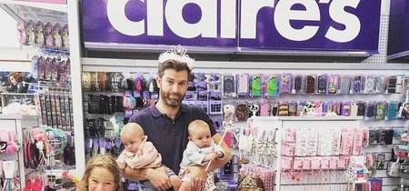 Las curiosas fotos de un padre de cuatro niñas que muestran la realidad de su día a día 