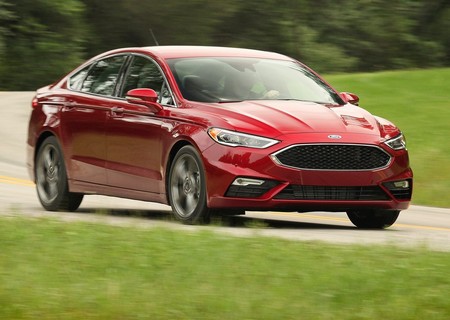 Ford responde fuerte y claro: no nos llevaremos la producción del Fusion a China