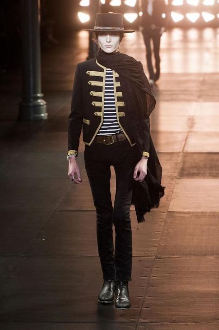 Los rockeros de Saint Laurent primavera-verano 2015 miran hacia los 70