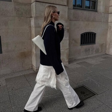 Así se lleva la falda con pantalón: la superposición más viral del momento y nuestros favoritos de Massimo Dutti, Mango y más