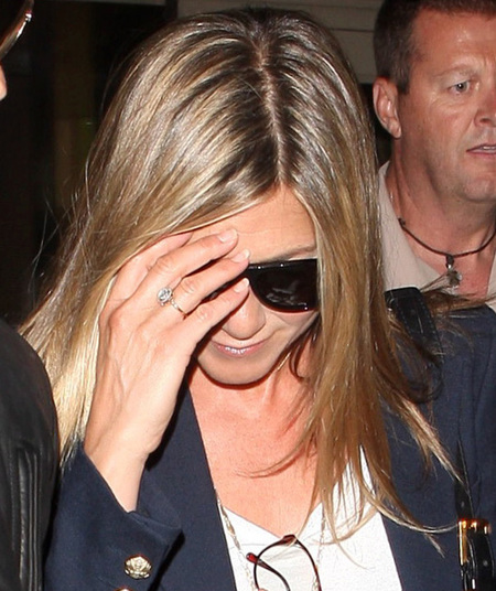 ¡Ay que Jennifer Aniston también luce anillo!