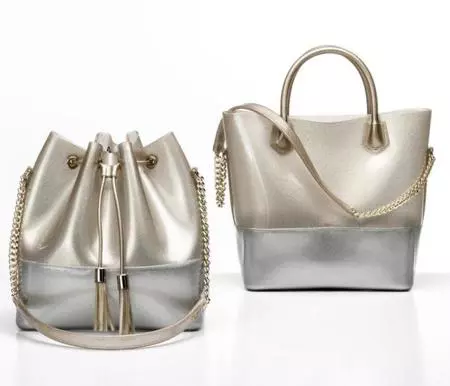 ¡Viva el plástico! Los bolsos y zapatos de Kartell te harán amar este material