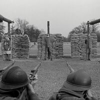 La mejor película bélica de la historia con mucha diferencia sobre el resto. Una obra maestra del cine de guerra famosa en España por un triste motivo