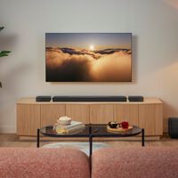Las nuevas barras de sonido de JBL quieren conquistar nuestros salones gracias a sus grandes subwoofers y altavoces para Dolby Atmos 