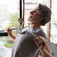 Especialistas são unânimes: pessoas que fazem musculação por duas horas por semana e caminham diariamente vivem mais