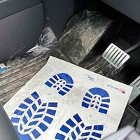 "Había una lata de Red Bull vacía en el bolsillo del asiento del conductor". Tesla está entregando las Cybertruck sucias y hechas un cristo