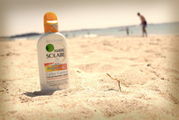 La OCU analiza las cremas de protección solar: "mejor las del súper"