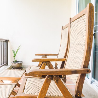 JYSK rebaja la sombrilla ideal para terrazas y balcones pequeños: tiene un descuento del 50% y se instala tanto en el suelo como en la barandilla