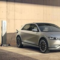 Hyundai alardea del IONIQ 5 y asegura que no va a por los coches eléctricos de Tesla, sino a por los motores de combustión
