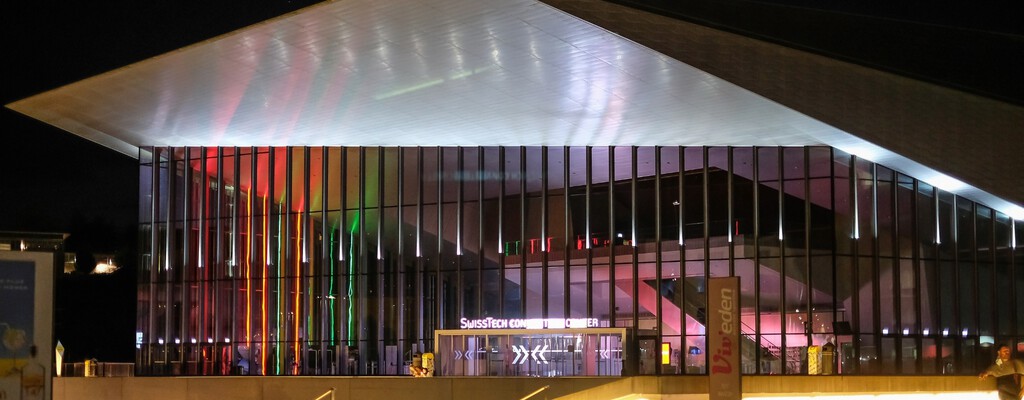 Ahorrar energía gracias a nuestras ventanas y la luz del sol está cada vez más cerca y estos paneles son el mejor ejemplo