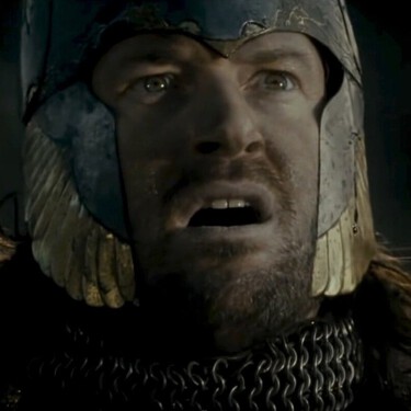 Si has visto El Señor de los Anillos en español es imposible que te hayas dado cuenta, pero un actor hizo dos papeles en la primera peli