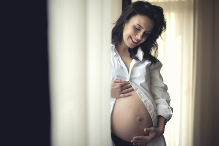Requisitos para seguir un tratamiento de fertilidad por la Seguridad Social y diferencias con las clínicas privadas