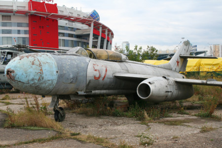 Yakolev Yak-25M abandonado en Moscú