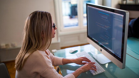 32.000 desarrolladores responden sobre plataformas y lenguajes de programación: JavaScript, AWS, GitHub y Windows, los más usados
