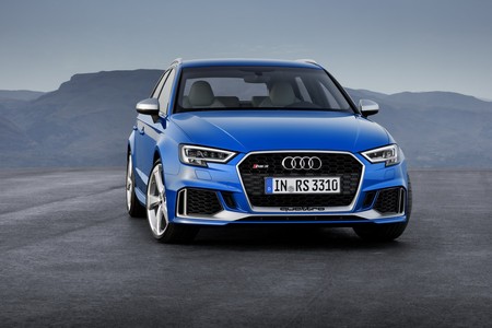 El Audi RS3 Sportback estrena facelift y los 400 hp del sedán