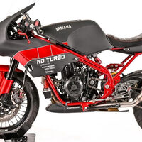 Mientras esperamos a la Yamaha RD 350, esta RD Turbo es una brutal reinterpretación, pero sin motor de dos tiempos