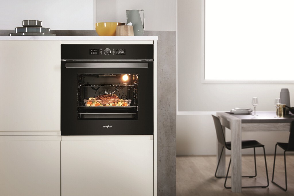Este nuevo horno inteligente de Whirlpool cocina tres platos a la vez para ahorrar luz y ajusta la temperatura él solo