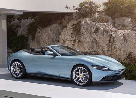 Ferrari Roma Spider 2024 1600 01