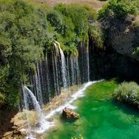 Parece Noruega o Islandia, pero está en Teruel: la cascada cristalina perfecta para una escapada en camper