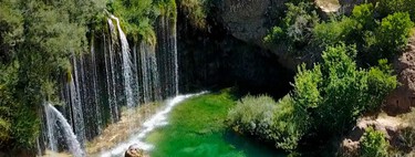 Parece Noruega o Islandia, pero está en Teruel: la cascada cristalina perfecta para una escapada en camper
